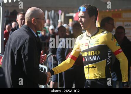 Jean Luc Van den Broucke et LAPORTE Christophe de JUMBO-VISMA pendant la Binche - Chimay - Binche 2022, Memorial Frank Vandenbrouck course cycliste sur 4 octobre 2022 à Binche, Belgique - photo Laurent Lairys / DPPI Banque D'Images