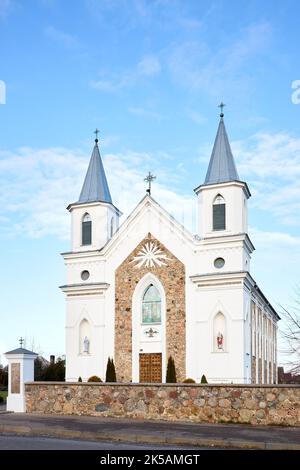 Gozha, Hoza - novembre 2021 : tous les yeux voyant détail symbole de l'église catholique de Saint-Pierre et Saint-Paul décoration à Gozha, Hoza près de Grodno Bélarus Banque D'Images