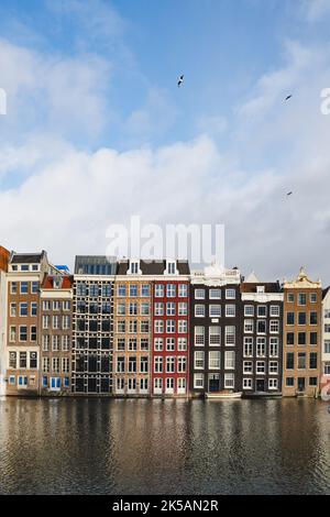Damrak pendant la journée dans les pays-Bas Holland Dancing Storehouses Banque D'Images