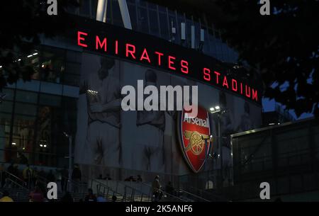 Londres, Angleterre, 6th octobre 2022. Une vue générale à l'extérieur du stade avant le match de l'UEFA Europa League au stade Emirates de Londres. Le crédit photo devrait se lire: Paul Terry / Sportimage Banque D'Images