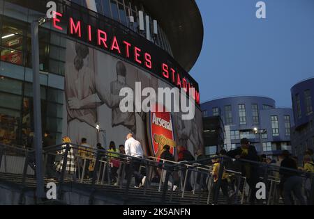 Londres, Angleterre, 6th octobre 2022. Une vue générale à l'extérieur du stade avant le match de l'UEFA Europa League au stade Emirates de Londres. Le crédit photo devrait se lire: Paul Terry / Sportimage Banque D'Images