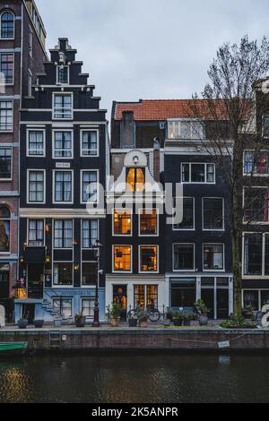 Maisons à Amsterdam sur le canal pays-Bas Hollande Banque D'Images