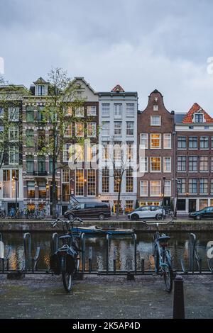 Maisons de rue à Amsterdam sur le canal Jordaan pays-Bas Hollande Banque D'Images
