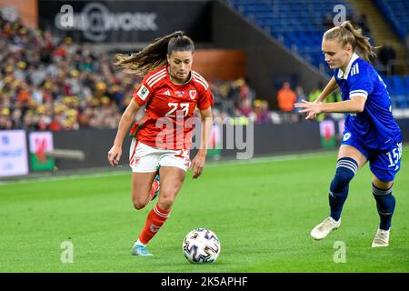 Cardiff, pays de Galles. 6 octobre 2022. Ffion Morgan, du pays de Galles, en action lors du match de la coupe du monde des femmes de la FIFA, entre le pays de Galles et la Bosnie-Herzégovine au stade de Cardiff City à Cardiff, pays de Galles, Royaume-Uni, le 6 octobre 2022. Crédit : Duncan Thomas/Majestic Media. Banque D'Images