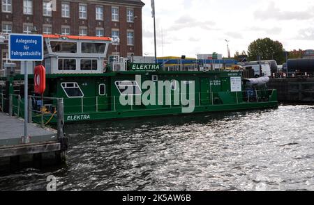 Berlin, Allemagne. 06th octobre 2022. Deutsche Post DHL a mis en service un navire solaire électrique (non représenté). Photo du premier bateau-poussoir à hydrogène au monde ELEKTRA à Berlin, en Allemagne, au 6 octobre 2022. Credit: Ales Zapotocky/CTK photo/Alamy Live News Banque D'Images