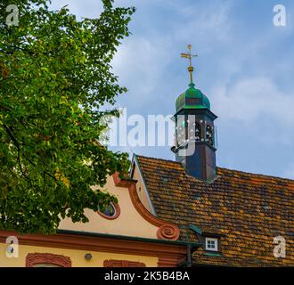 Le glockenspiel (carillons) sur la tourelle du toit de l'extension de l'hôtel de ville à Offenburg. Baden Wuerttemberg, Allemagne, Europe Banque D'Images