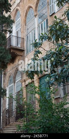 Ancienne Maison libanaise aux fenêtres traditionnelles, Beyrouth, Liban, Moyen-Orient Banque D'Images