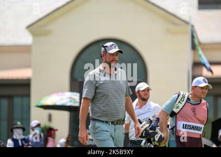 Marc Leishman, d'Australie, s'est promené sur le 17th au cours de la partie 1st du LIV Golf Invitational Bangkok au Stonehill Golf course de Bangkok, EN THAÏLANDE Banque D'Images