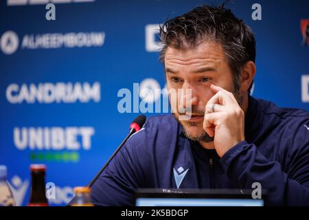 Knokke-Heist, Belgique, 07 octobre 2022, Carl Hoefkens, entraîneur-chef du Club, photographié lors de la conférence de presse hebdomadaire de l'équipe belge de football Club Brugge KV, vendredi 07 octobre 2022 à Knokke-Heist, pour discuter du prochain match de la compétition nationale contre KV Kortrijk. BELGA PHOTO KURT DESPLENTER Banque D'Images