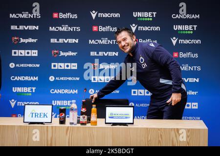 Knokke-Heist, Belgique, 07 octobre 2022, Carl Hoefkens, entraîneur-chef du Club, photographié lors de la conférence de presse hebdomadaire de l'équipe belge de football Club Brugge KV, vendredi 07 octobre 2022 à Knokke-Heist, pour discuter du prochain match de la compétition nationale contre KV Kortrijk. BELGA PHOTO KURT DESPLENTER Banque D'Images