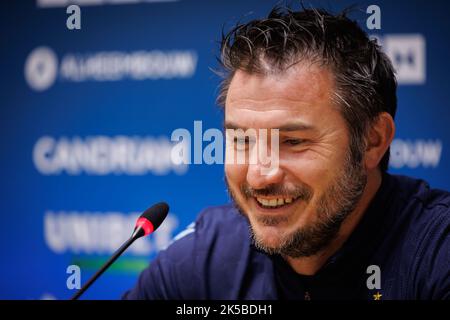 Knokke-Heist, Belgique, 07 octobre 2022, Carl Hoefkens, entraîneur-chef du Club, photographié lors de la conférence de presse hebdomadaire de l'équipe belge de football Club Brugge KV, vendredi 07 octobre 2022 à Knokke-Heist, pour discuter du prochain match de la compétition nationale contre KV Kortrijk. BELGA PHOTO KURT DESPLENTER Banque D'Images