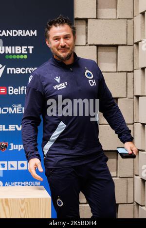 Knokke-Heist, Belgique, 07 octobre 2022, Carl Hoefkens, entraîneur-chef du Club, photographié lors de la conférence de presse hebdomadaire de l'équipe belge de football Club Brugge KV, vendredi 07 octobre 2022 à Knokke-Heist, pour discuter du prochain match de la compétition nationale contre KV Kortrijk. BELGA PHOTO KURT DESPLENTER Banque D'Images