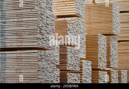 Stora Enso Wood Products présente pour les journalistes un nouveau site de production de bois stratifiés (CLT) à Zdirect Doubravou, République Tchèque, 7 octobre 2022, l'un des plus modernes au monde. (CTK photo/Lubos Pavlicek) Banque D'Images