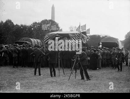 Armée, inspection des camions automobiles des États-Unis, 1917. Conférence de presse, première Guerre mondiale, Washington, DC. Banque D'Images