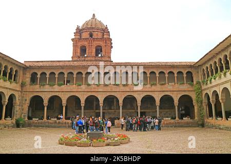 La cour du couvent de Saint-Domingue dans le temple de Qoricancha, centre historique de Cusco, Pérou, Amérique du Sud Banque D'Images