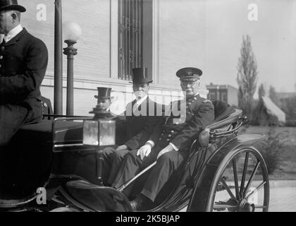 Newton Diehl Baker, secrétaire de la guerre, avec le général Scott, 1917. Première Guerre mondiale : Newton Diehl Baker, secrétaire américain à la guerre 1916-1921, et le général Hugh L. Scott, chef d'état-major de l'armée américaine 1914-1917. Banque D'Images