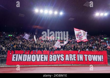 ZURICH, SUISSE - OCTOBRE 6 : fans et supporters du PSV après le match du groupe A - UEFA Europa League entre le FC Zurich et le PSV Eindhoven au Stadion Letzigrund sur 6 octobre 2022 à Zurich, Suisse (photo de Joris Verwijst/Orange Pictures) Banque D'Images
