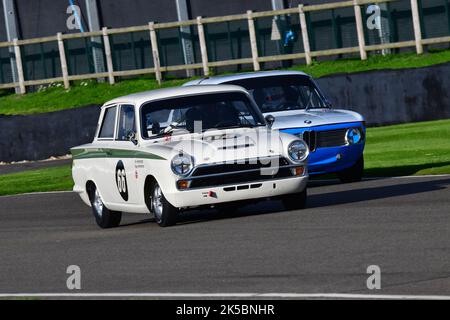 Stoffel Vandoorne, Niall McFadden, Ford Lotus Cortina, St Mary’s Trophy Race, deux séances de qualifications suivies de deux courses de 25 minutes, la gagnante est Bein Banque D'Images