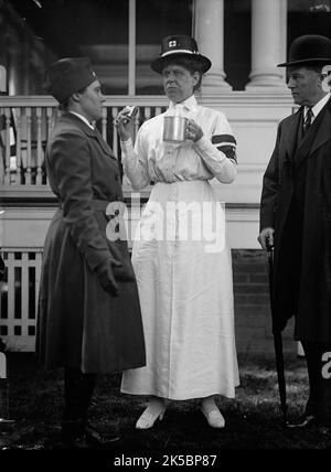 Mlle Mabel Boardman, déjeuner de la Croix-Rouge, 1917. Le philanthrope américain Mabel Thorp Boardman a été la seule femme à siéger à la Commission des commissaires du district de Columbia. Banque D'Images