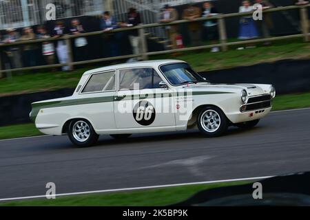 Stoffel Vandoorne, Niall McFadden, Ford Lotus Cortina, St Mary’s Trophy Race, deux séances de qualifications suivies de deux courses de 25 minutes, la gagnante est Bein Banque D'Images