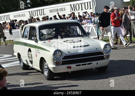 Stoffel Vandoorne, Niall McFadden, Ford Lotus Cortina, St Mary’s Trophy Race, deux séances de qualifications suivies de deux courses de 25 minutes, la gagnante est Bein Banque D'Images