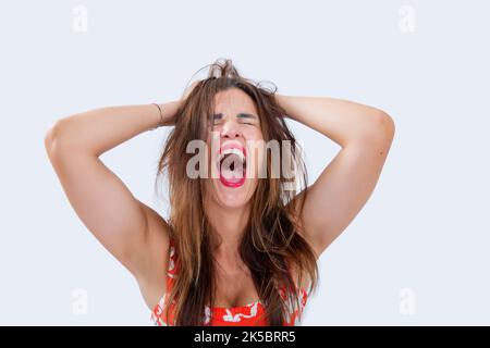 Expression hystérique de la femme avec ses mains sur la tête Banque D'Images