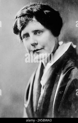 Burns, Mlle Lucy, de C.U.W.S., 1917. Suffragiste américain et défenseur des droits des femmes. Lucy Burns était à la tête de l'Union du Congrès pour le suffrage des femmes (CUWS), était active au sein de la National American Women's suffrage Association et a contribué à la création du Parti national des femmes. Banque D'Images