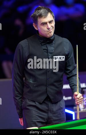 Hong Kong, Chine. 07th octobre 2022. Ronnie O'Sullivan et ng on-Yee World No1 Ronnie O'Sullivan (en photo), d'Angleterre, bat le champion local de Hong Kong ng on-Yee lors de leur match d'ouverture des Hong Kong Masters Snooker 2022. Le tournoi qui se joue au Hong Kong Coliseum voit les 5 meilleurs joueurs du monde faire face aux talents locaux. Alamy Live Sport/Jayne Russell Credit: Jayne Russell/Alamy Live News Banque D'Images