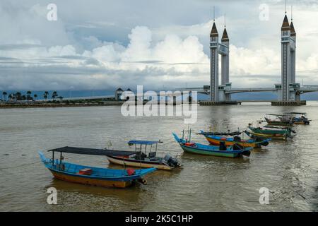 Kuala Terengganu, Malaisie - octobre 2022 : vues du pont de Kuala Terengganu sur 4 octobre 2022 à Terengganu, Malaisie. Banque D'Images