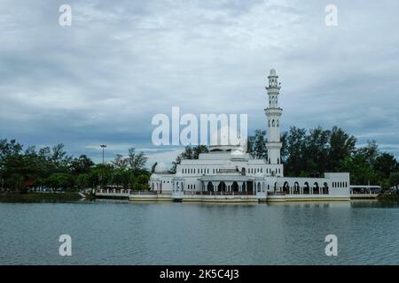 Kuala Terengganu, Malaisie - octobre 2022 : vues de la mosquée Tengku Tengah Zaharah sur 5 octobre 2022 à Terengganu, Malaisie. Banque D'Images