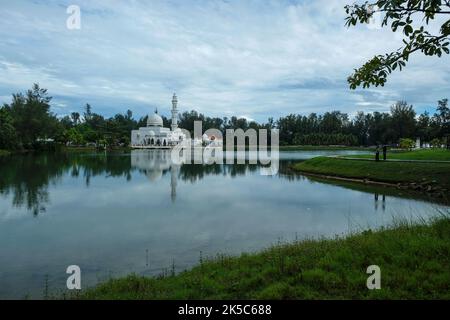 Kuala Terengganu, Malaisie - octobre 2022 : vues de la mosquée Tengku Tengah Zaharah sur 5 octobre 2022 à Terengganu, Malaisie. Banque D'Images