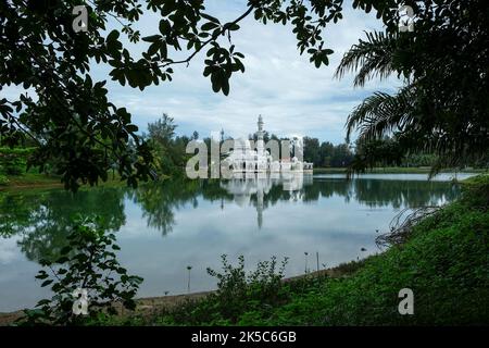 Kuala Terengganu, Malaisie - octobre 2022 : vues de la mosquée Tengku Tengah Zaharah sur 5 octobre 2022 à Terengganu, Malaisie. Banque D'Images