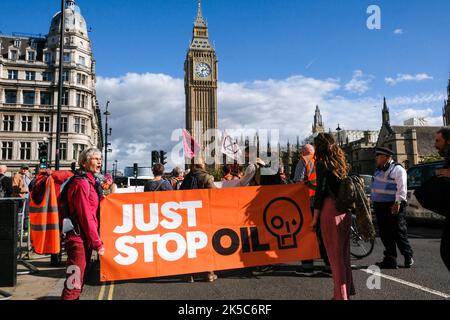 Whitehall, Londres, Royaume-Uni. 7th octobre 2022. Arrêtez simplement les manifestants du pétrole à Westminster. Crédit : Matthew Chattle/Alay Live News Banque D'Images