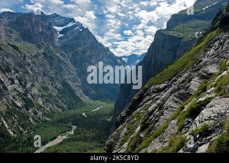 Dans la vallée sauvage et romantique de la montagne Gasterntal, Kandersteg, Oberland bernois, Suisse Banque D'Images
