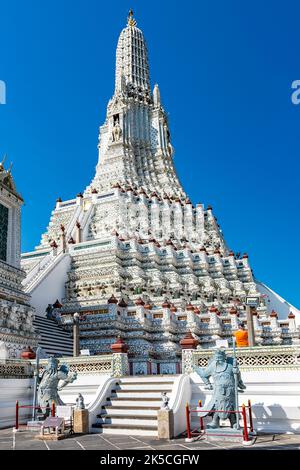 La tour centrale du temple, Phra Prang, Wat Arun, Temple de l'Aube, Bangkok, Thaïlande, Asie Banque D'Images