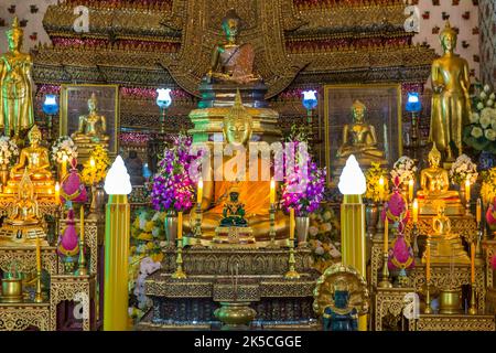 Bouddha doré, Phra Viharn, Wat Arun, Temple de l'Aube, Bangkok, Thaïlande, Asie Banque D'Images