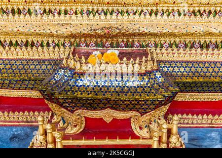 Ornements, Ubosot, salle d'ordination, Wat Arun, Temple de l'Aube, Bangkok, Thaïlande, Asie Banque D'Images