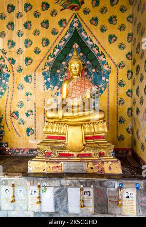 Galerie avec bouddhas assis, Wat Arun, Temple de l'Aube, Bangkok, Thaïlande, Asie Banque D'Images