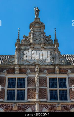 Allemagne, Bocholt, Basse-Rhin, Westmuensterland, Muensterland, Westphalie, Rhénanie-du-Nord-Westphalie, NRW, hôtel de ville historique Bocholt, Renaissance, vue partielle, pignon nain représentant le patron de la ville Saint George luttant avec le dragon Banque D'Images