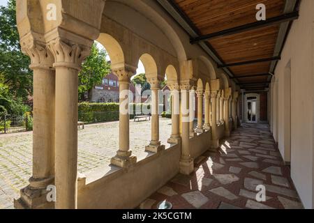 Allemagne, Legden, Westmuensterland, Muensterland, Westphalie, Rhénanie-du-Nord-Westphalie, Legden-Asbeck, Abbaye d'Asbeck, ancien monastère d'Auguste et monastère de Praemonstratensian et couvent des dames, dortoir et cloître avec galerie d'arcade Banque D'Images