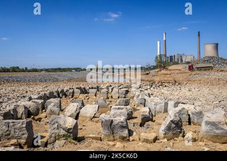 Dinslaken, Voerde, Rhénanie-du-Nord-Westphalie, Allemagne - Emschermuendung dans le Rhin. Chantier de la nouvelle embouchure de la rivière Emscher devant la centrale thermique au charbon de STEAG désaffectée Voerde. La décharge de l'Emscher dans le Rhin est en cours de déplacement de Dinslaken à Voerde, près de 500 mètres au nord. Banque D'Images