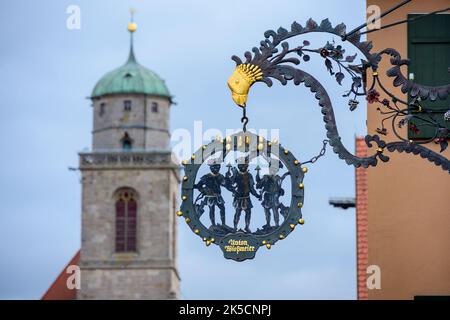 Allemagne, Bavière, Dinkelsbühl, panneau de nez dans la vieille ville. Banque D'Images