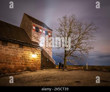 Kaiserburg à Nuremberg la nuit Banque D'Images