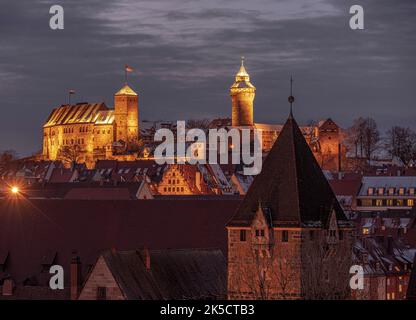 Kaiserburg à Nuremberg la nuit Banque D'Images