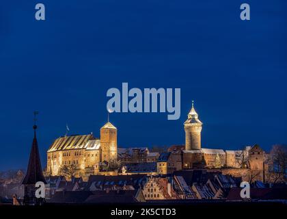 Kaiserburg à Nuremberg la nuit Banque D'Images