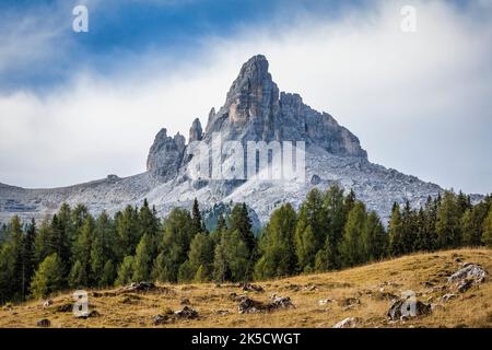 Italie, Vénétie, province de Belluno, Becco di Mezzodi dans le territoire entre les municipalités de Cortina d'Ampezzo et San Vito di Cadore, Dolomites Banque D'Images