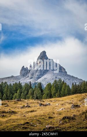 Italie, Vénétie, province de Belluno, Becco di Mezzodi dans le territoire entre les municipalités de Cortina d'Ampezzo et San Vito di Cadore, Dolomites Banque D'Images