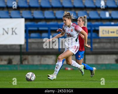 Zlin, République tchèque. 07th octobre 2022. Lilla Turanyi, de Hongrie, à gauche, et Tereza Krejcirikova, de République tchèque, en action pendant le match ami République tchèque contre Hongrie à Zlin, République tchèque, 7 octobre 2022. Crédit: Dalibor Gluck/CTK photo/Alamy Live News Banque D'Images