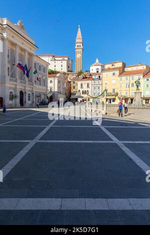Vue sur la place Tartini par jour. Piran, Istrie, Slovénie Banque D'Images