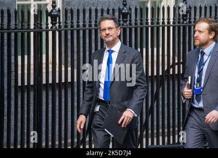 Londres, Angleterre, Royaume-Uni. 7th octobre 2022. Le ministre d'État pour l'Irlande du Nord, STEVE BAKER, est vu à Downing Street. Crédit : ZUMA Press, Inc./Alay Live News Banque D'Images